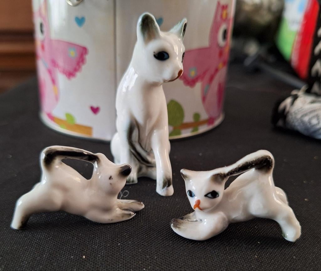 Letterbak beeldjes, Verzamelen, Dierenverzamelingen, Ophalen of Verzenden, Zo goed als nieuw, Hond of Kat, Beeldje of Figuurtje