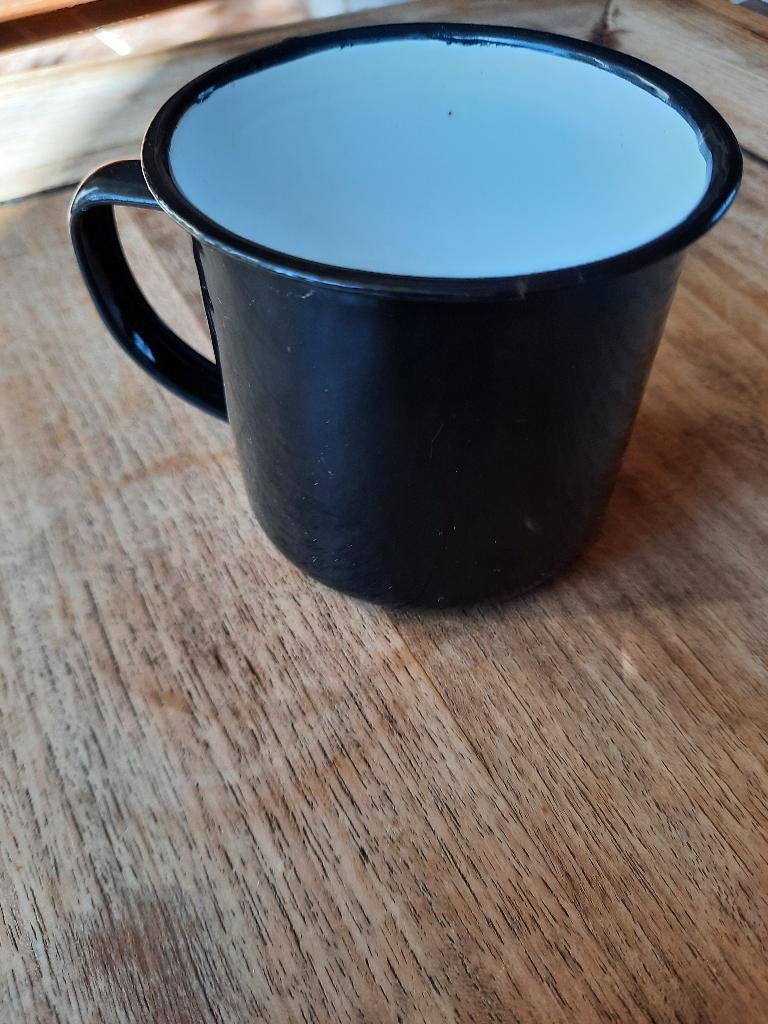 Zwarte emaille mok, Antiek en Kunst, Antiek | Emaille, Ophalen of Verzenden