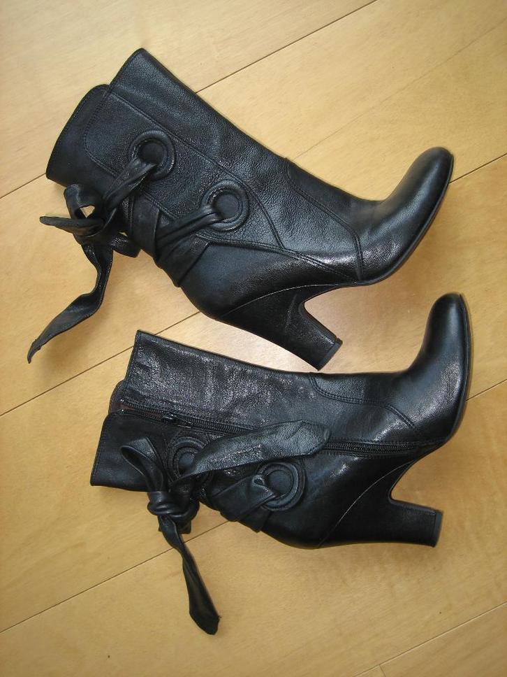 Elegante korte zwart leren laarsjes MORICHETTI 39 snazzeys, Kleding | Dames, Schoenen, Nieuw, Lage of Enkellaarzen, Zwart, Verzenden