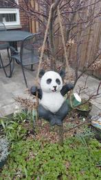 Leuke panda tuindecoratie op bamboe schommel, Ophalen of Verzenden, Gebruikt, Kunststof, Dierenbeeld