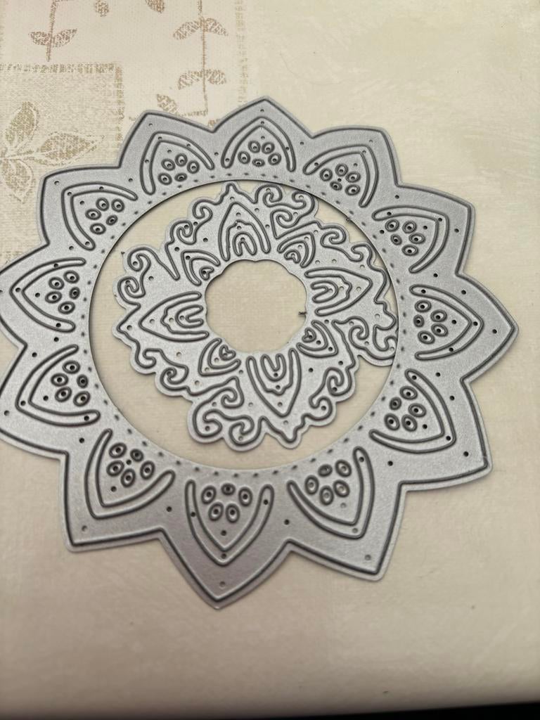 Leuke snijmal voor knutselen - Mandala design, Geschikt voor snijden, Abstract, Gebruikt, Zilver