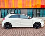 Mercedes A-klasse 2016 met 180pk, Auto's, Zwart, Alcantara, Wit, Handgeschakeld