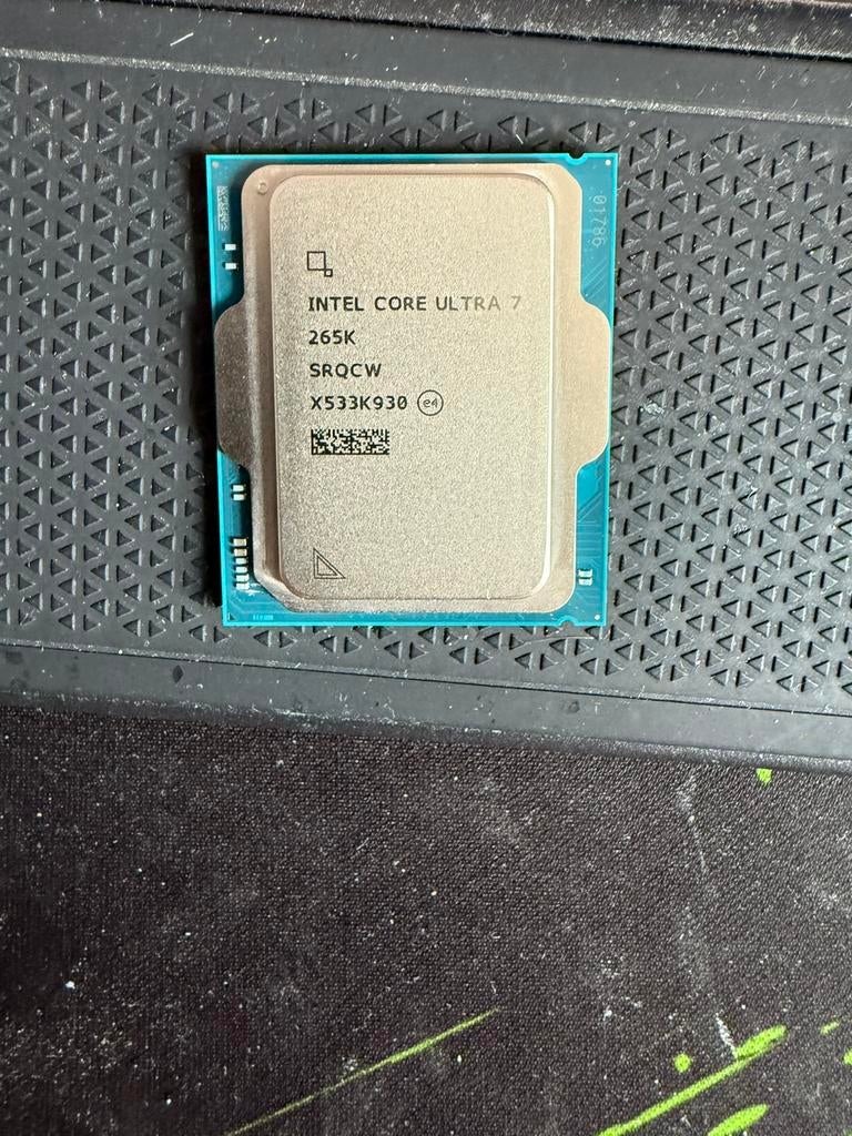 Intel I7 265K LGA 1851, Computers en Software, Processors, Ophalen of Verzenden, Zo goed als nieuw