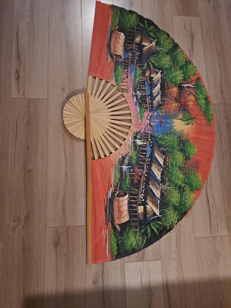 Grote handgeschilderde waaier wanddecoratie Aziatische scène, Ophalen of Verzenden, Gebruikt