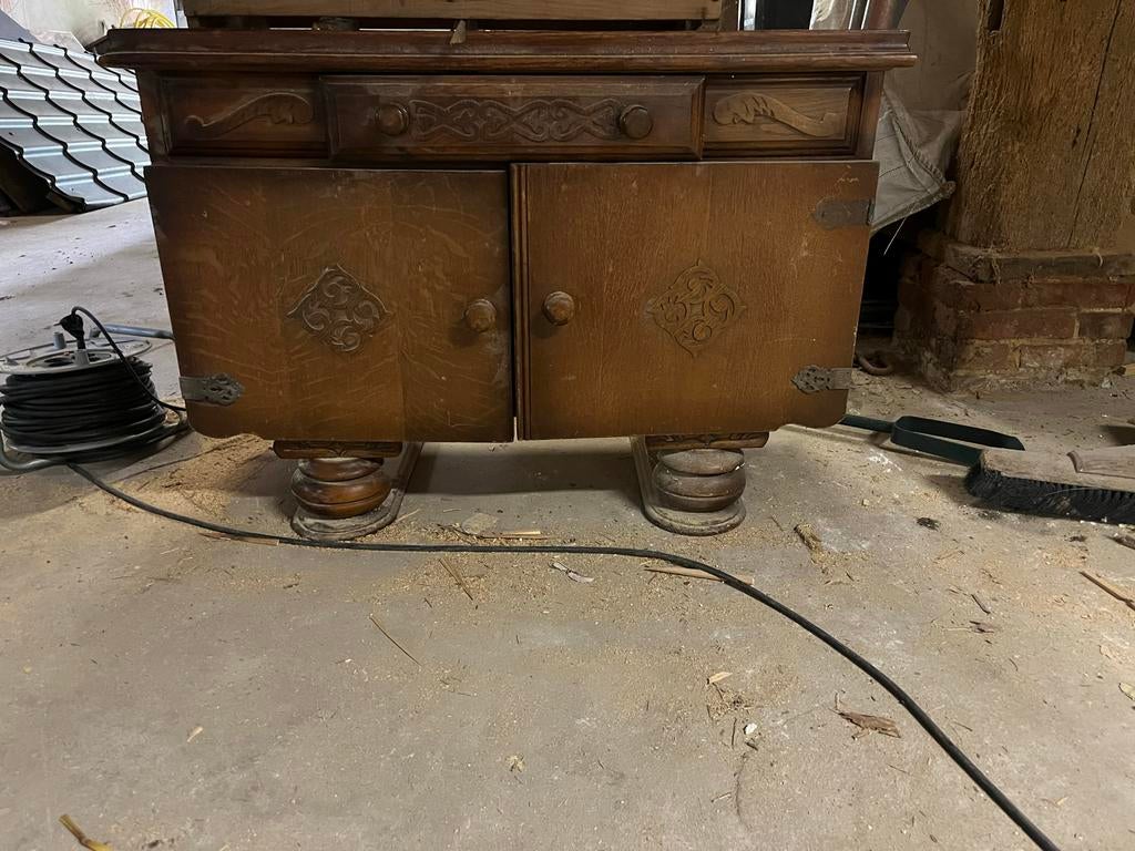 Antiek eiken dressoir met houtsnijwerk, Ophalen