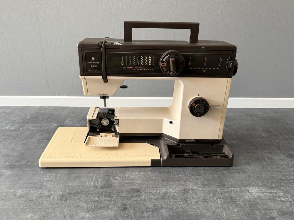 Husqvarna 4531 4500 serie naaimachine, Hobby en Vrije tijd, Naaimachines en Toebehoren, Ophalen of Verzenden, Gebruikt, Naaimachine