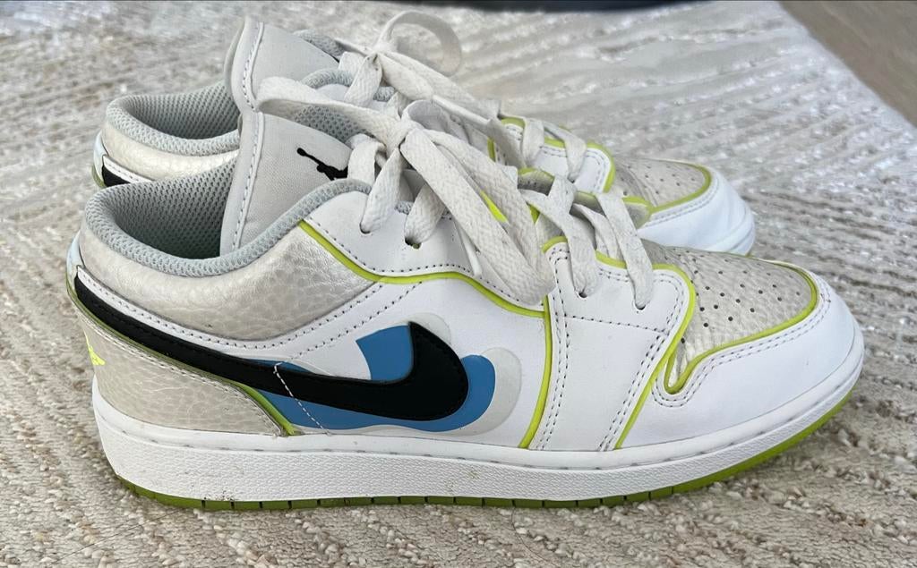 Nike Air Jordan 1 Low DV1324-117 - Maat 37.5, Kleding | Dames, Schoenen, Ophalen of Verzenden, Zo goed als nieuw, Wit, Sneakers of Gympen