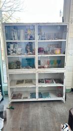Unieke vintage vitrinekast (met roestschade), Ophalen, Gebruikt, 100 tot 150 cm, Metaal
