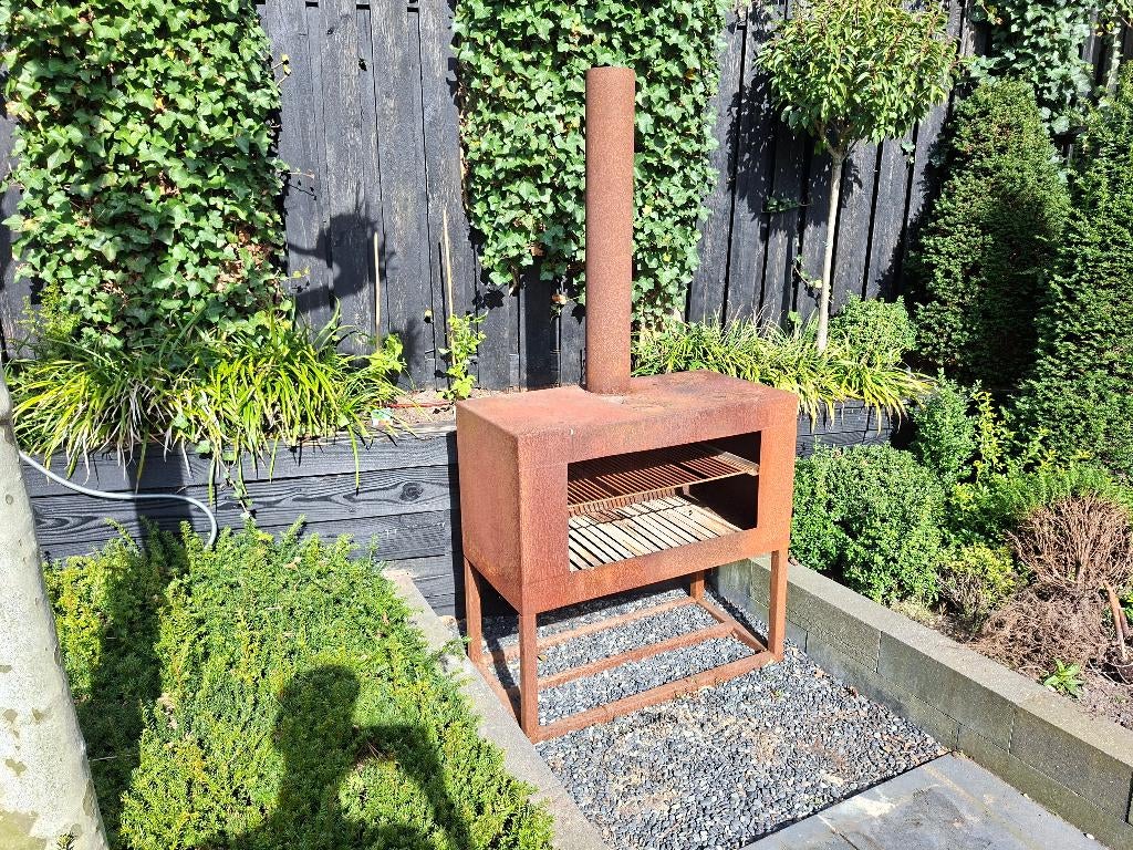 Grote stalen tuinhaard roestkleur met BBQ rooster, Ophalen, Gebruikt