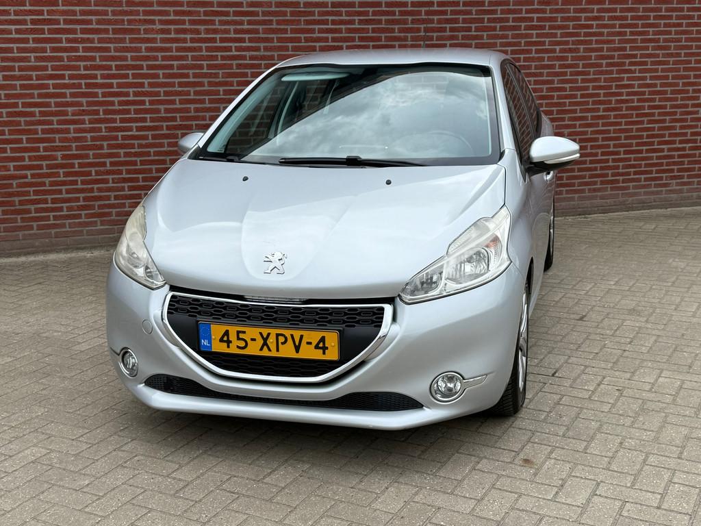 Peugeot 208 1.4 VTi Envy / Nap / Airco / Cruise / PDC / Trek, Auto's, Peugeot, Voorwielaandrijving, Euro 5, Parkeersensor, Origineel Nederlands