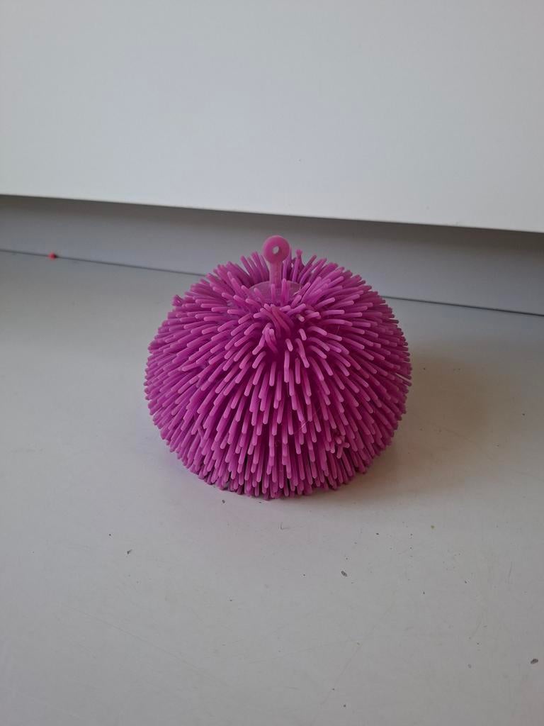 GRATIS Paarse Puffer Bal Stress Speeltje, Ophalen of Verzenden, Gebruikt, Jongen of Meisje