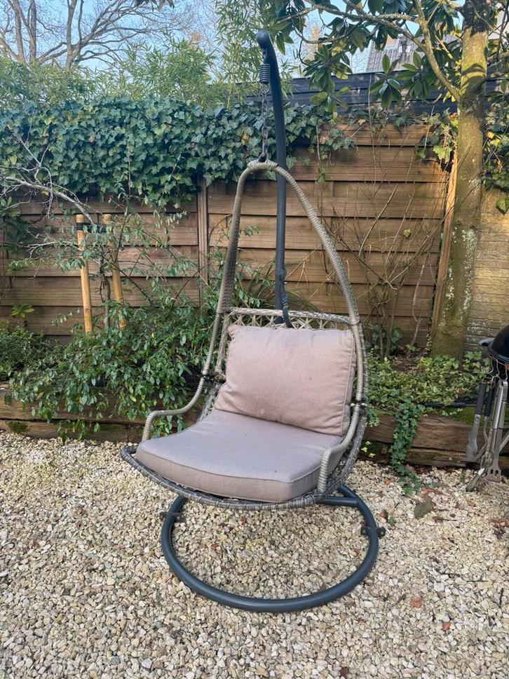 Comfortabele Hangstoel met Standaard en Kussens, Huis en Inrichting, Stoelen, Gebruikt, Eén, Metaal, Grijs, Ophalen