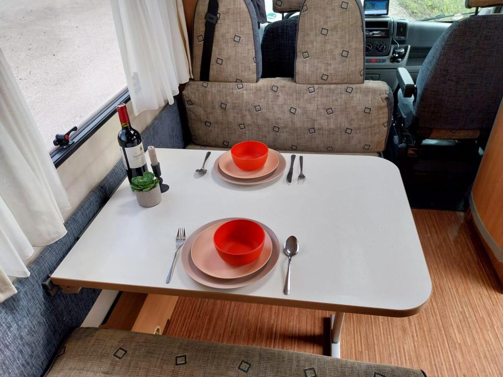 Mooie Adria Adriatik 660 DP met nog maar 85617 gereden km's, Caravans en Kamperen, Campers, Niet ingevuld, Airbags, Alkoof, Fiat