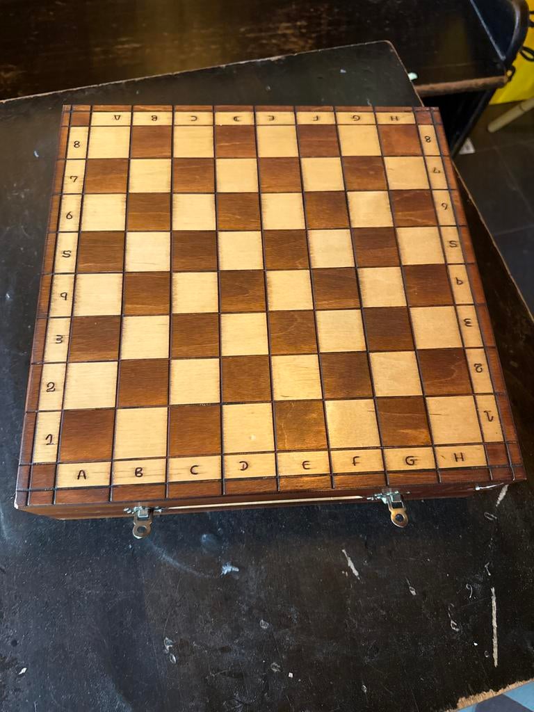 Houten schaakspel in opvouwbare kist, Ophalen of Verzenden, Gebruikt, Schaken