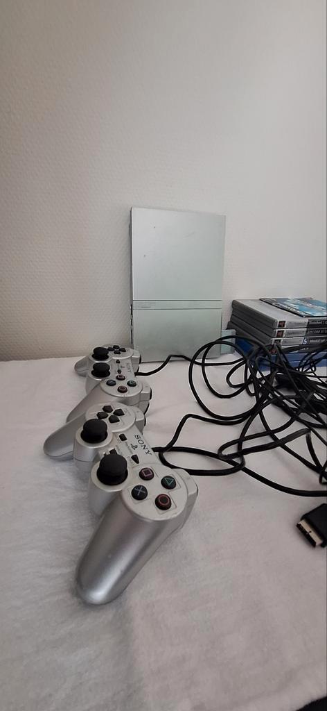 Sony PlayStation 2, Spelcomputers en Games, Spelcomputers | Sony PlayStation 2, Gebruikt, Slim, Zilver, Met 2 controllers, Met games