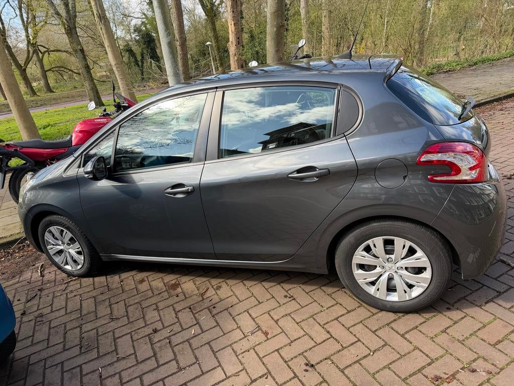 Peugeot 208 1.2 VTI 60KW/82PK 5-D 2013 Grijs, Auto's, Peugeot, Voorwielaandrijving, Euro 5, Stof, 31 €/maand