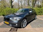 BMW 1-Serie 114i | 5 Drs | Navi | Trekhk | Dealer OH |Cruise, 1-Serie, Achterwielaandrijving, Zwart, 1200 kg