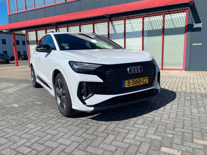 Audi Q4 40 E-tron 77kWh 2xS Line 204pk 2022 metallic wit, Auto's, Audi, Particulier, Q4 e-tron, Elektrisch, SUV of Terreinwagen