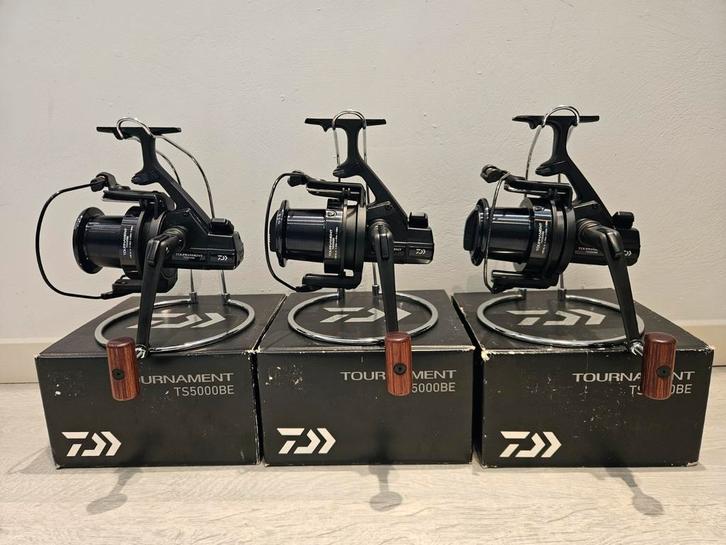 3 Daiwa Whisker Tournament TS5000BE, Watersport en Boten, Hengelsport | Karpervissen, Zo goed als nieuw, Ophalen of Verzenden
