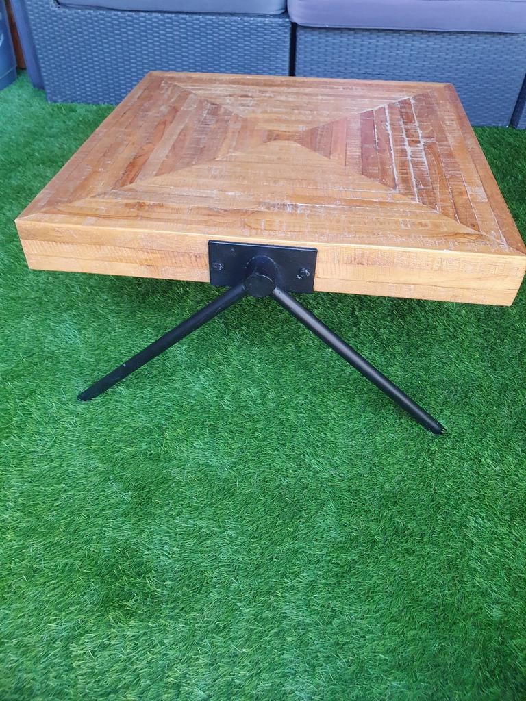 Salontafel 70x70 cm, 40 cm hoog - Hout met metalen poten, Overige houtsoorten, Gebruikt, 50 tot 100 cm, Vierkant