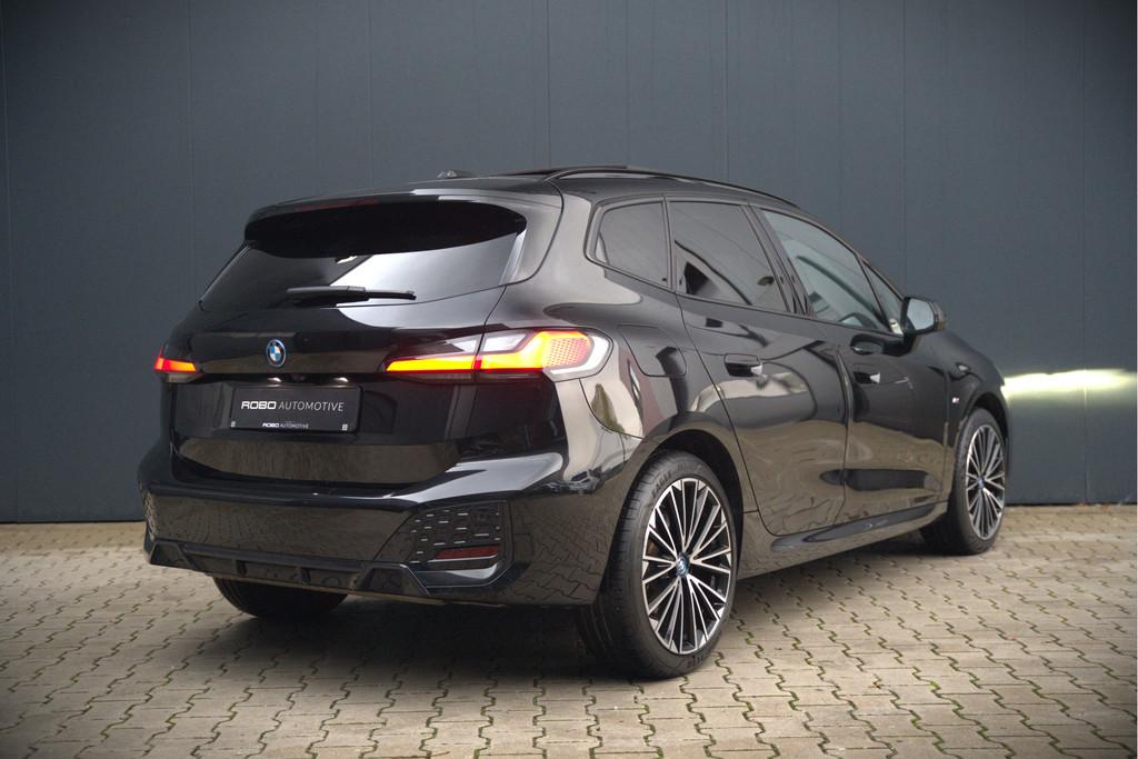 BMW 2 Serie Active Tourer M Sport 225e xDrive | Panoramadak, Auto's, BMW, Automaat, 1800 kg, Gebruikt, Zwart