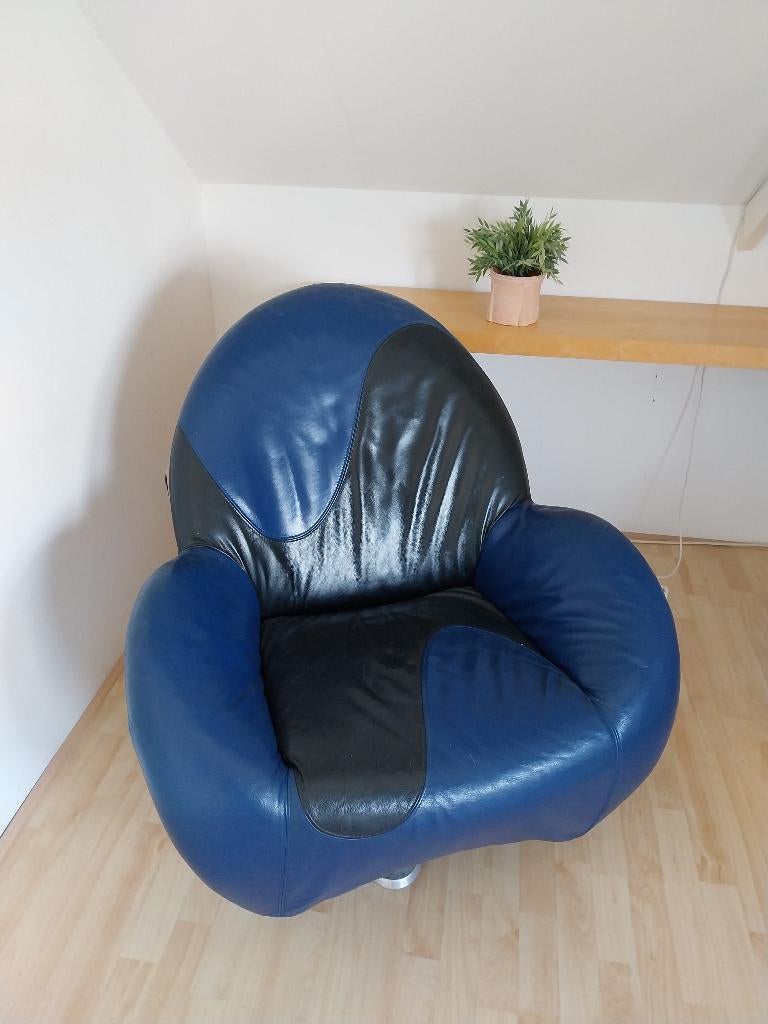 Leolux relaxfauteuil zwart/blauw op draaipoot, Huis en Inrichting, Fauteuils, Ophalen, Gebruikt, Minder dan 75 cm, Leer
