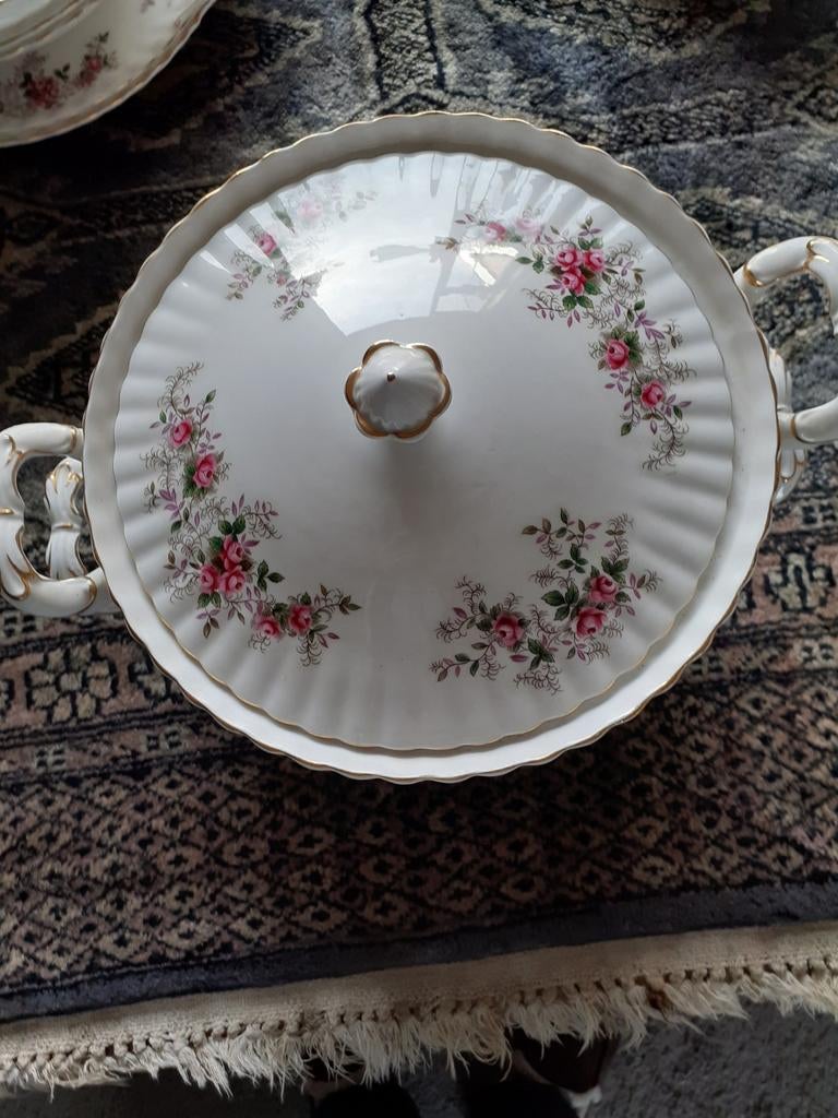 Royal Albert, Ophalen