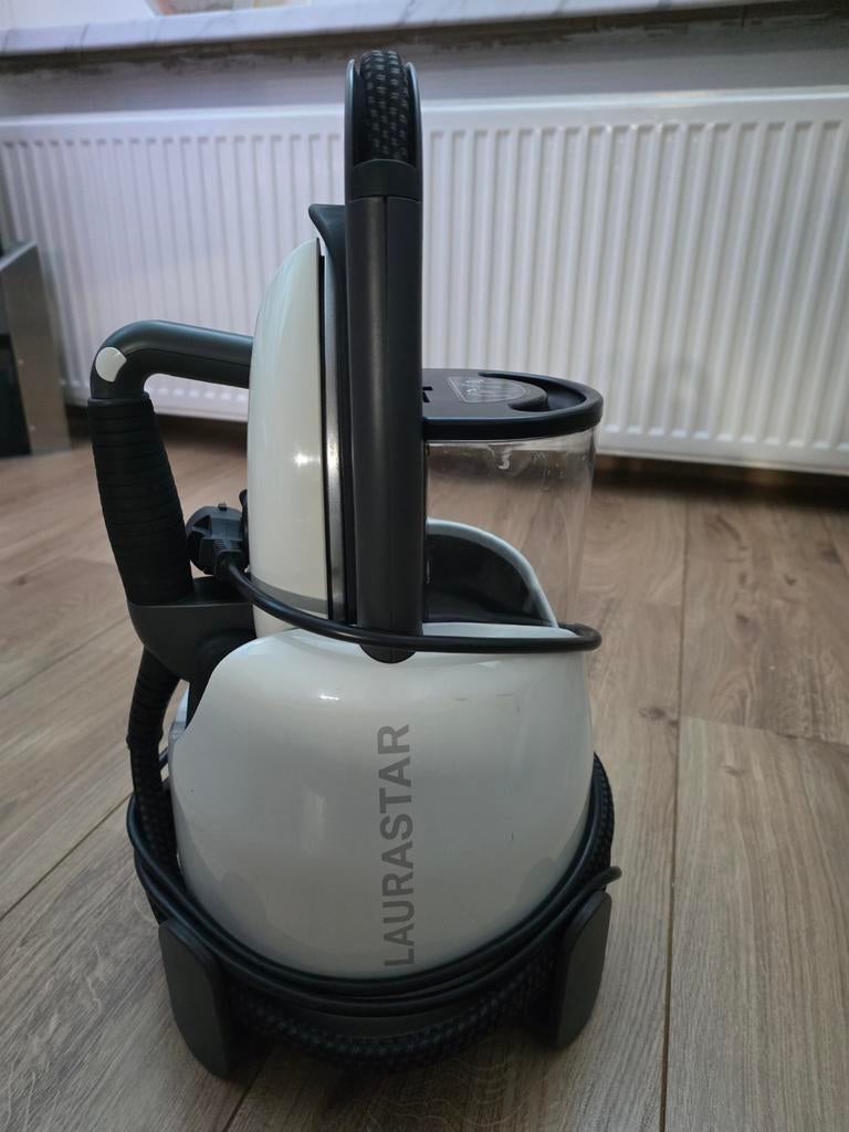 Laurastar Lift stoomgenerator/strijkijzer, Ophalen