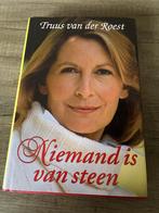 Truus van der Roest - Niemand is van steen, Boeken, Ophalen of Verzenden, Gelezen, Truus van der Roest