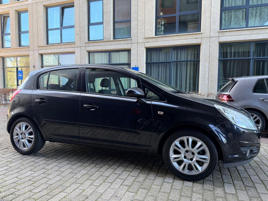 Opel Corsa 1.4-16V Cosmo AUTOMAAT 24500km NAP AIRCO CURISE P, Auto's, Opel, Gebruikt, 4 cilinders, Leder en Stof, Bedrijf