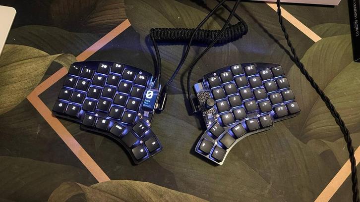 Halcyon Elora ergonomisch split keyboard, Computers en Software, Toetsenborden, Gebruikt, Qwerty, Bedraad, Ergonomisch, Ophalen of Verzenden