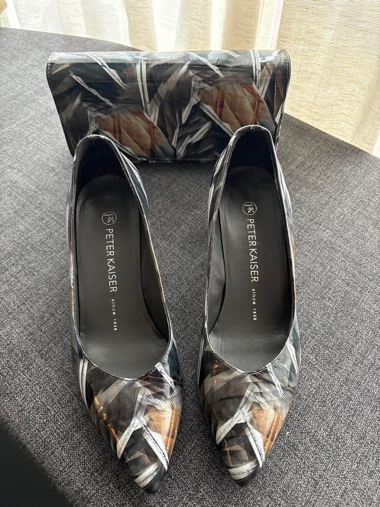 Peter Kaiser Pumps met bijpassende clutch mt 37, Kleding | Dames, Schoenen, Ophalen of Verzenden, Zo goed als nieuw, Overige kleuren