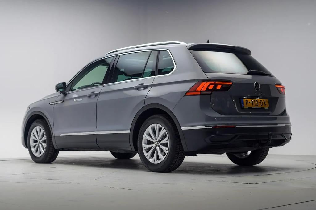 Volkswagen Tiguan 1.5 TSI Life Business NW MODEL [ Panorama, 4 cilinders, 1404 kg, Origineel Nederlands, Handgeschakeld