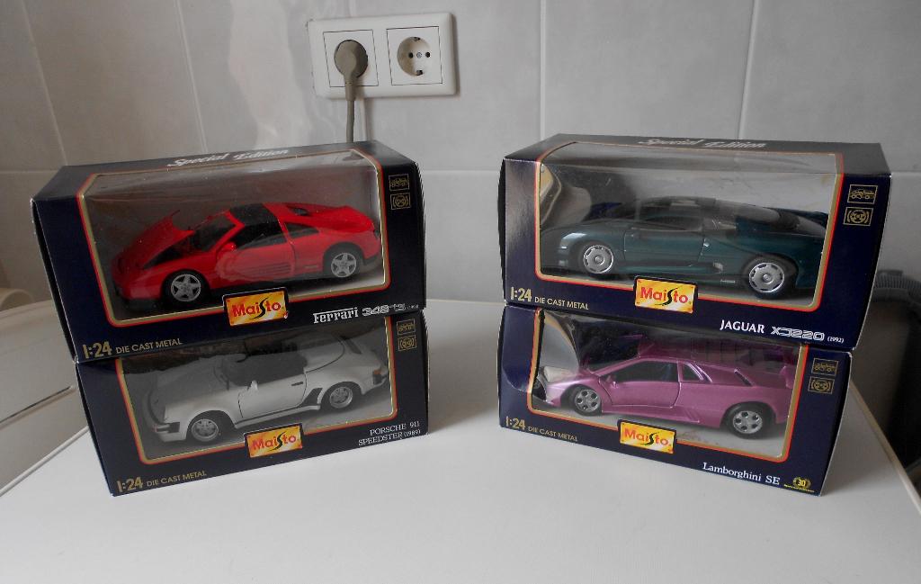 Maisto exclusieve model auto's Nieuw schaal 1:24    ., Hobby en Vrije tijd, Modelauto's | 1:24, Ophalen of Verzenden, Nieuw, Auto
