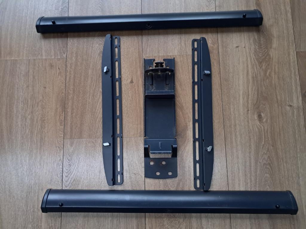 Stevige muurbeugel voor platte tv's, Ophalen of Verzenden, Gebruikt