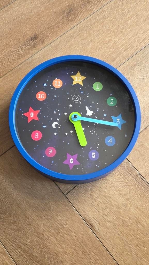 NXT stille wandklok Ruimte Apollo Raket, Ophalen of Verzenden, Zo goed als nieuw, Analoog, Wandklok