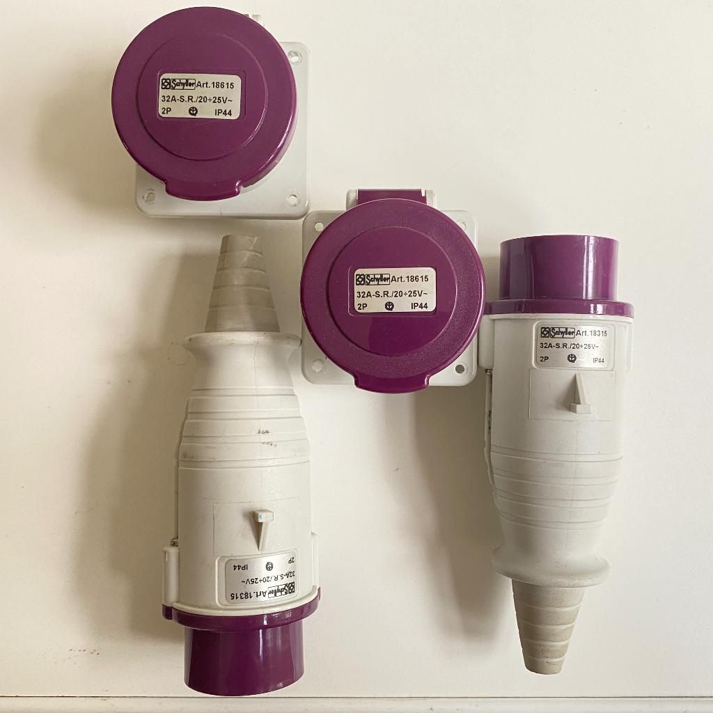 2 Schyller wandcontactdoos/stekker laagspanning 32 AMP/ 24V, Ophalen of Verzenden, Zo goed als nieuw, Overige typen