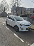 Hyundai i20 1.2 I 5-DRS 2014 Wit, Auto's, Voorwielaandrijving, 450 kg, 31 €/maand, 4 cilinders