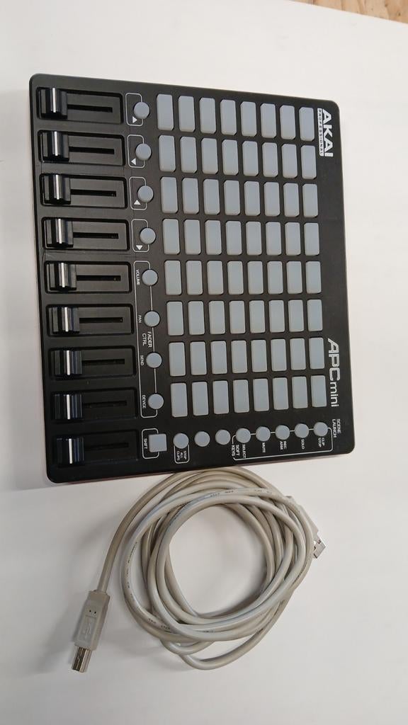 Akai apc mini, Muziek en Instrumenten, Midi-apparatuur, Ophalen