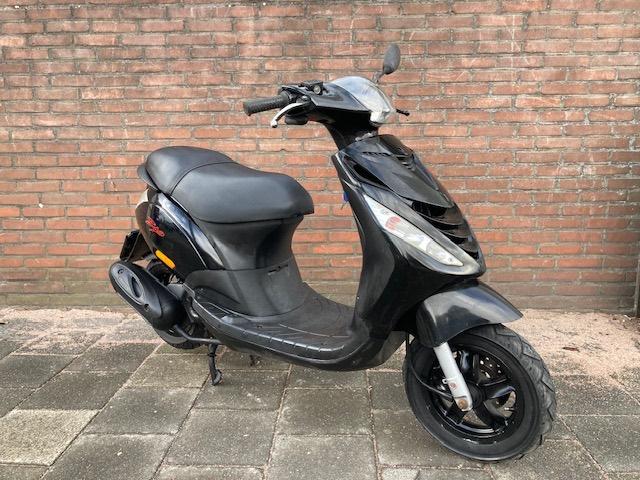 LEUKE PIAGGIO ZIP 4 TAKT SNOR SCOOTER ! BOUWJAAR 2015, Fietsen en Brommers, Scooters | Piaggio, Ophalen, Gebruikt, Maximaal 45 km/u