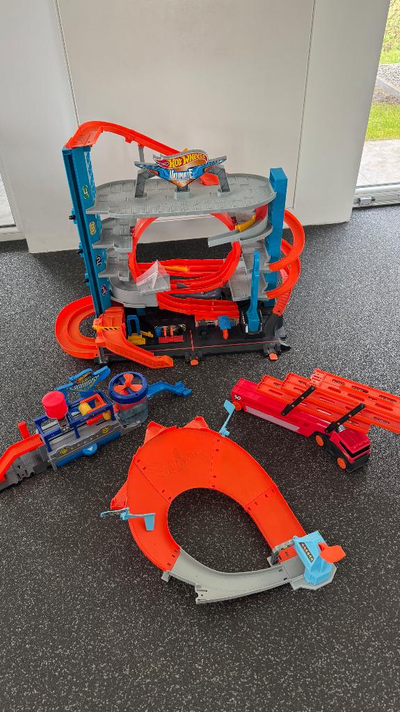 Hotwheels Ultimate garage , carwash, oplegger, Ophalen, Zo goed als nieuw, Jongen of Meisje