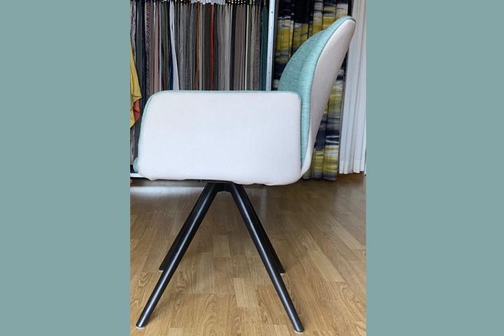 1 eetkamerstoel NU, Ophalen, Overige kleuren, Zo goed als nieuw, Stof