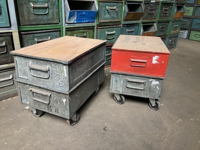 Industriele Tafeltjes Kastje Stapelbakken Vele soorten SALE, Minder dan 50 cm, Gebruikt, 50 tot 100 cm, Ophalen of Verzenden