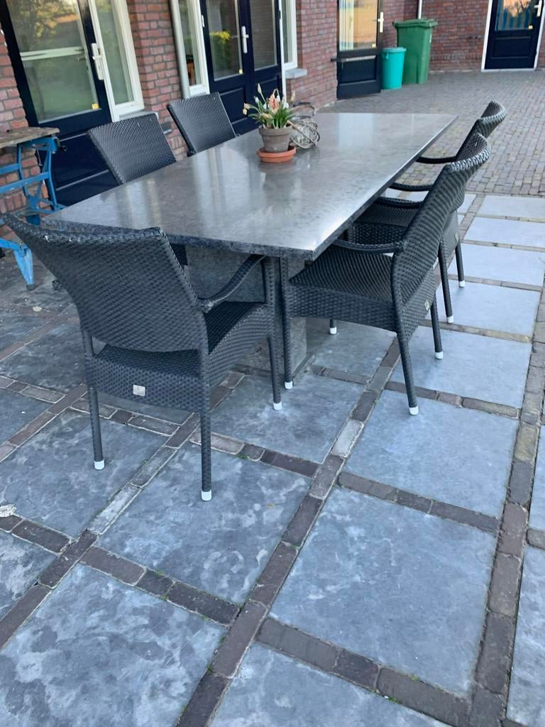 Granieten tuintafel 220x100x2 cm met 6 wicker stoelen, Ophalen of Verzenden, Zo goed als nieuw