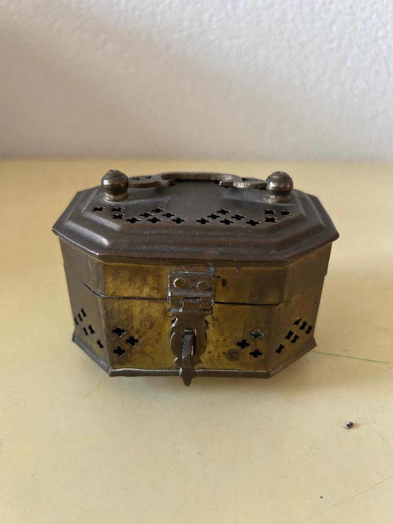 Vintage kleine messing wierook doos gemaakt in India, Antiek en Kunst, Ophalen of Verzenden, Brons