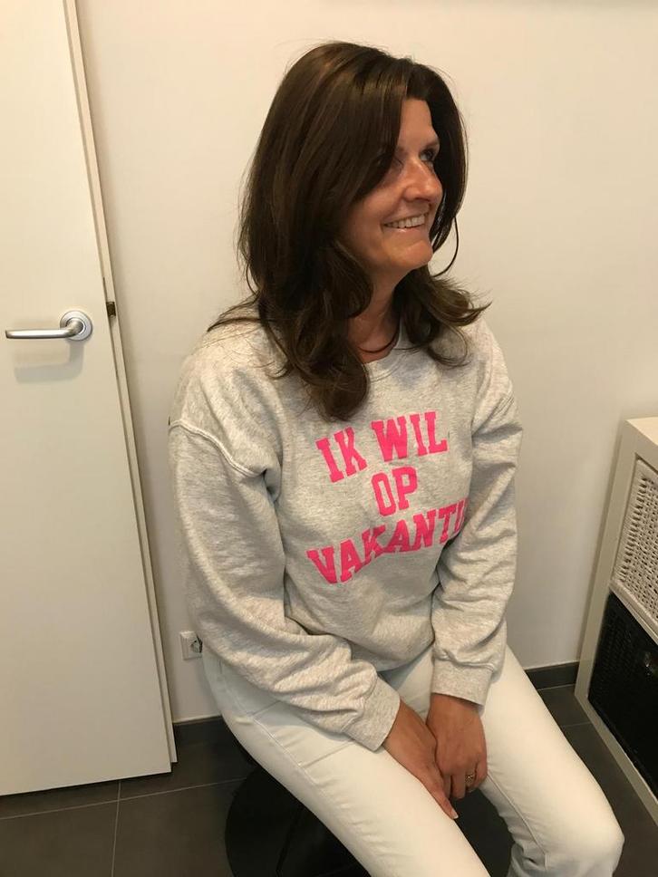 Mooi donkerbruin halflang haar - Pruik of Haarwerk, Sieraden, Tassen en Uiterlijk, Uiterlijk | Haarverzorging, Zo goed als nieuw