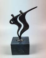 Verbronsd beeld van twee dansende figuren op sokkel, Ophalen of Verzenden