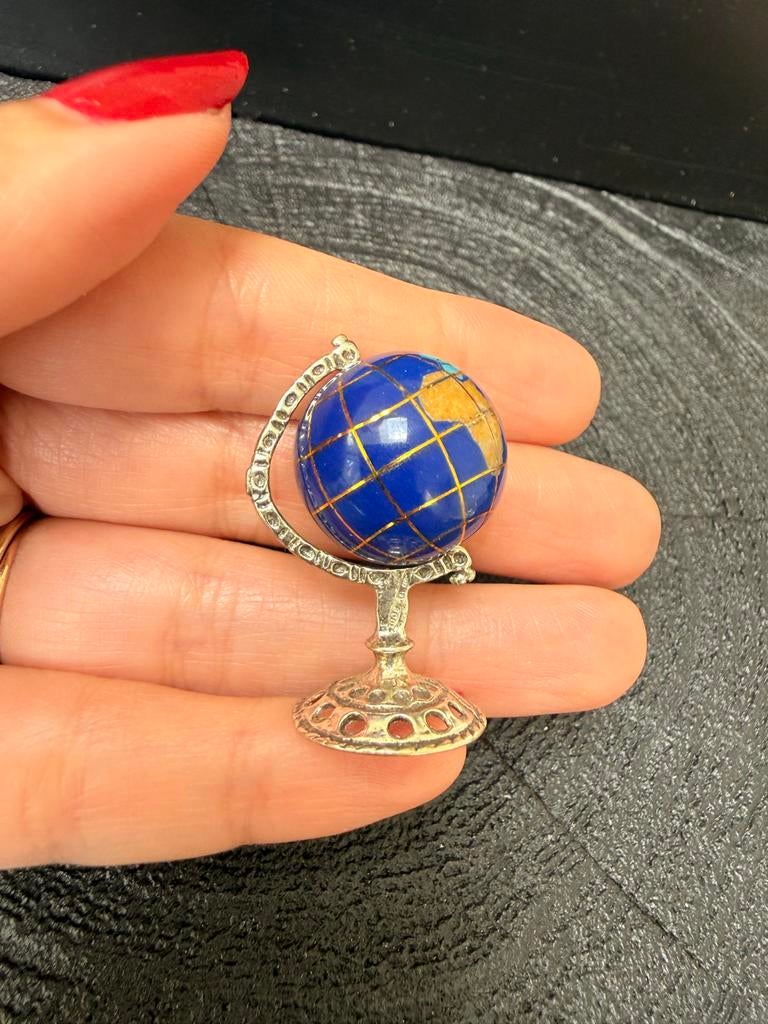 Zilveren miniatuur wereldbol 800 met lapis lazuli en emaille, Verzenden, Zilver