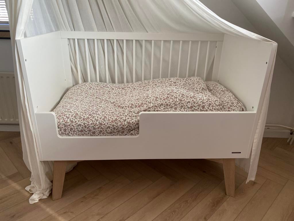 Kidsmill Sixties Ledikant 60x120 met matras en beschermmat, Zo goed als nieuw, Minder dan 140 cm, Minder dan 70 cm, Ophalen