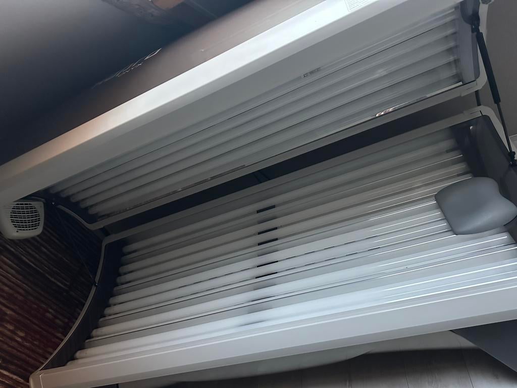 26 MaxLight 100W CE III zonnebanklampen + 5 gezichtsbruiners, Ophalen, Gebruikt, Zonnebank dubbelzijdig, 15 lampen of meer